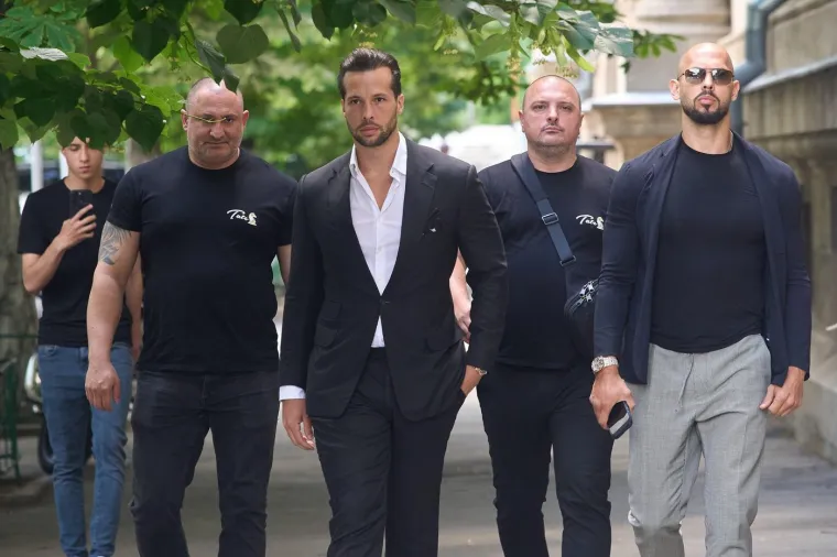 Andrew Tate rekao je jednoj žrtvi silovanja da će zatrudnjeti i zaključati je u kuću, stoji u optužnici u kojoj pišu s tužiteljstva koji ocrtavaju slikovite dokaze seksualne prisile.