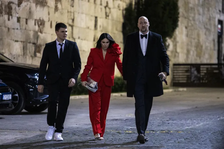 Upravo je obitelj Rađa među prvima do&scaron;la na vjenčanje Hane i Petra Gra&scaron;e.