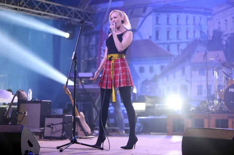 Omiljenoj pjevačici Jeleni Rozgi je 47. rođendan: Pogledajte fotografije 'vječne djevojčice'