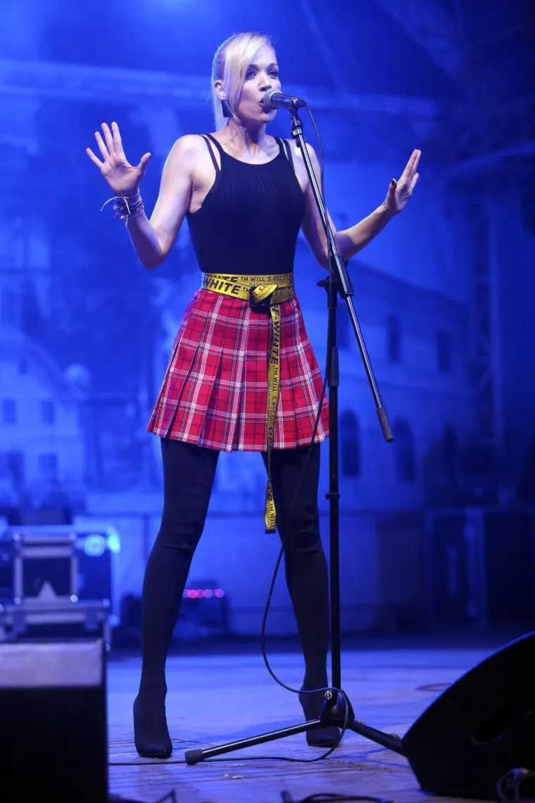 Omiljenoj pjevačici Jeleni Rozgi je 47. rođendan: Pogledajte fotografije 'vječne djevojčice'