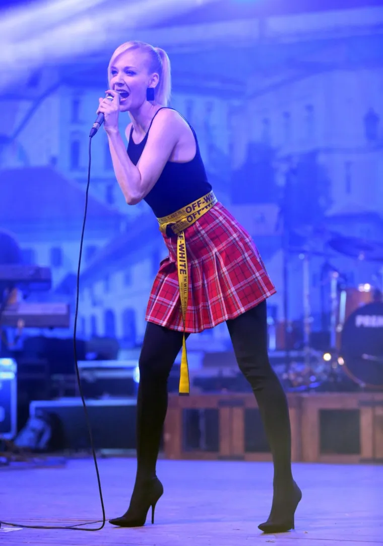 Omiljenoj pjevačici Jeleni Rozgi je 47. rođendan: Pogledajte fotografije 'vječne djevojčice'