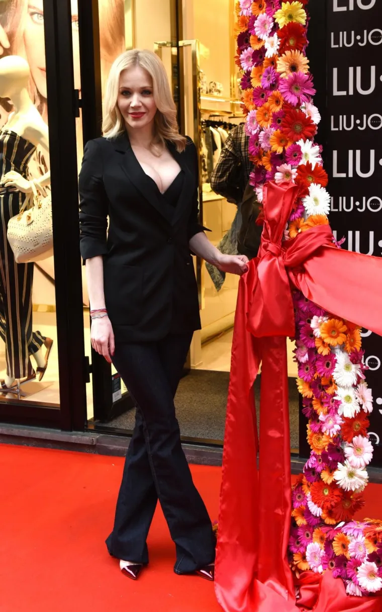 Omiljenoj pjevačici Jeleni Rozgi je 47. rođendan: Pogledajte fotografije 'vječne djevojčice'