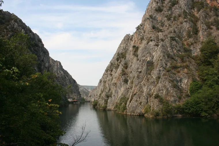 Ovdje ćete pronaći niz hostela, hotela i apartmana za odmor, a smještaj s četiri zvjezdice košta od 47 eura po noćenju prema Booking.com-u.