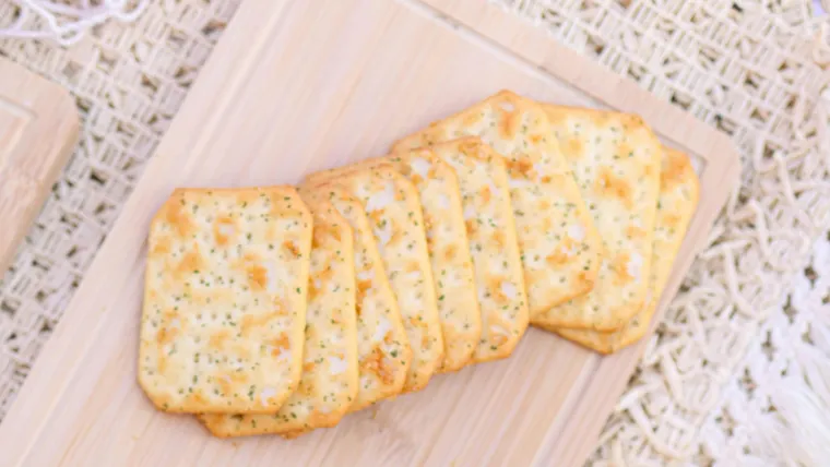 13. Krekeri (obični): Zapravo je problem u kombinaciji sa sirom, a ne u samim krekerima.