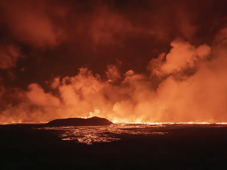 Pogledajte spektakularne, ali i zastrašujuće fotografije erupcije vulkana na Islandu