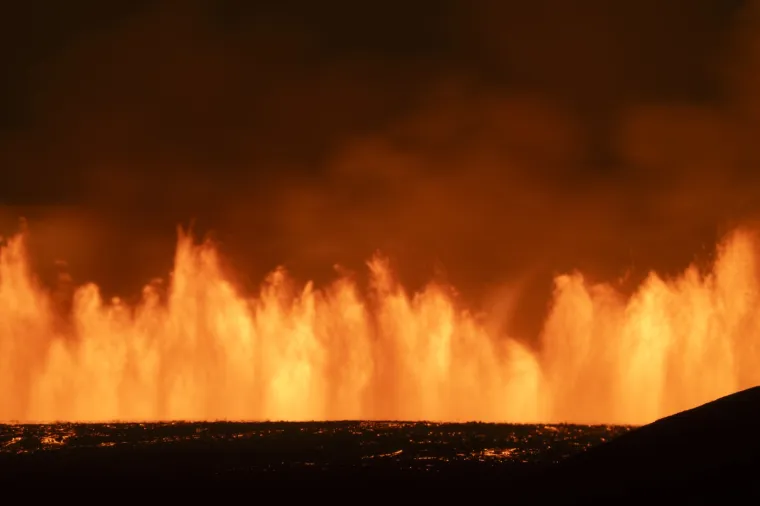 Pogledajte spektakularne, ali i zastrašujuće fotografije erupcije vulkana na Islandu