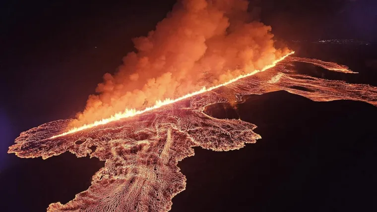 Pogledajte spektakularne, ali i zastrašujuće fotografije erupcije vulkana na Islandu