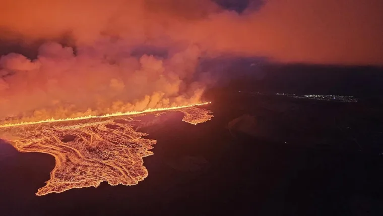 Pogledajte spektakularne, ali i zastrašujuće fotografije erupcije vulkana na Islandu