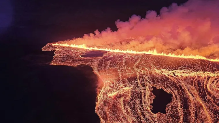 Pogledajte spektakularne, ali i zastrašujuće fotografije erupcije vulkana na Islandu
