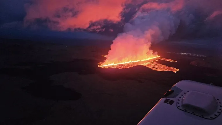 Pogledajte spektakularne, ali i zastra&scaron;ujuće fotografije erupcije vulkana na Islandu