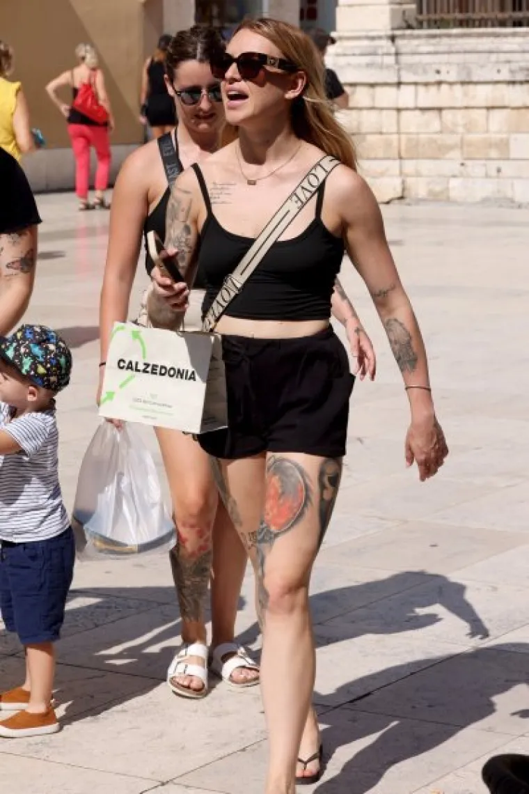 Na Stradun se dolazi samo u najboljem izdanju: Od pletenih haljina do lepr&scaron;avih hlača