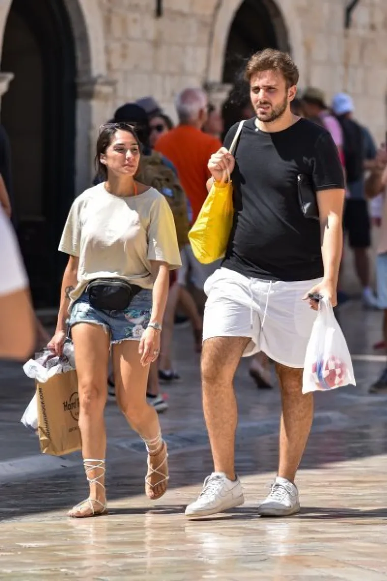 Na Stradun se dolazi samo u najboljem izdanju: Od pletenih haljina do lepr&scaron;avih hlača