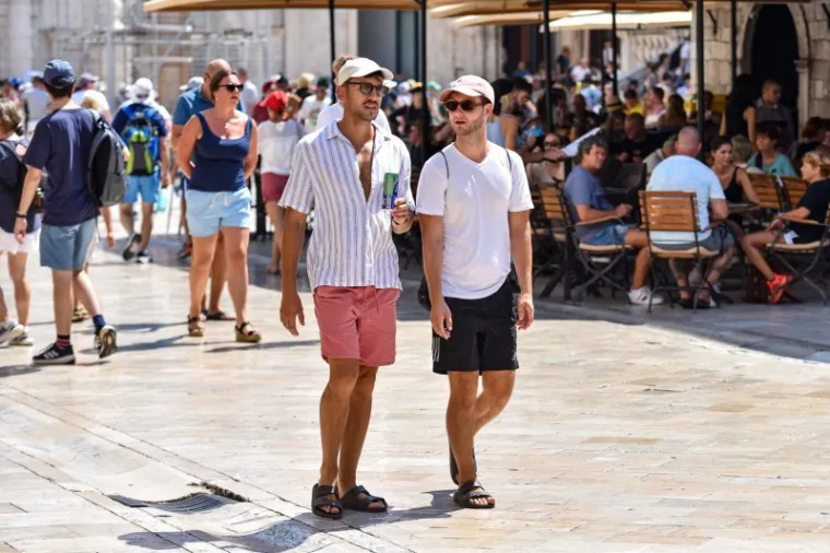 Na Stradun se dolazi samo u najboljem izdanju: Od pletenih haljina do lepr&scaron;avih hlača