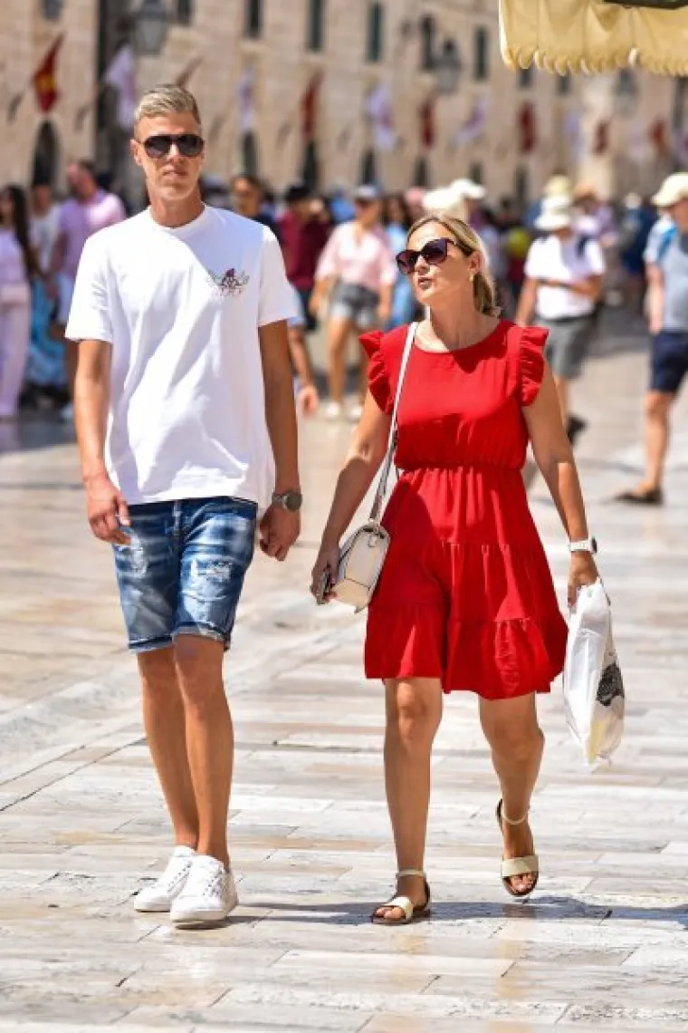 Na Stradun se dolazi samo u najboljem izdanju: Od pletenih haljina do lepr&scaron;avih hlača