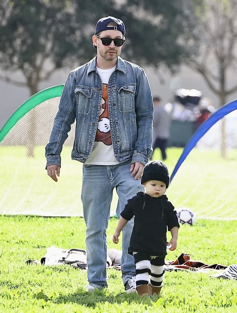 Danas je u vezi s glumicom i pjevačicom Brendom Song, s kojom ima dijete.