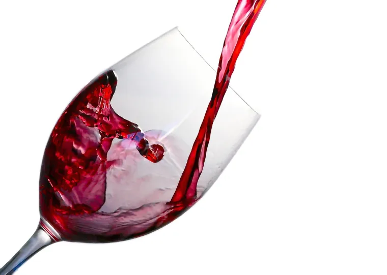 Kao i jabuke, crno vino sadrži kvercetin, antioksidans koji pospješuje protok krvi.