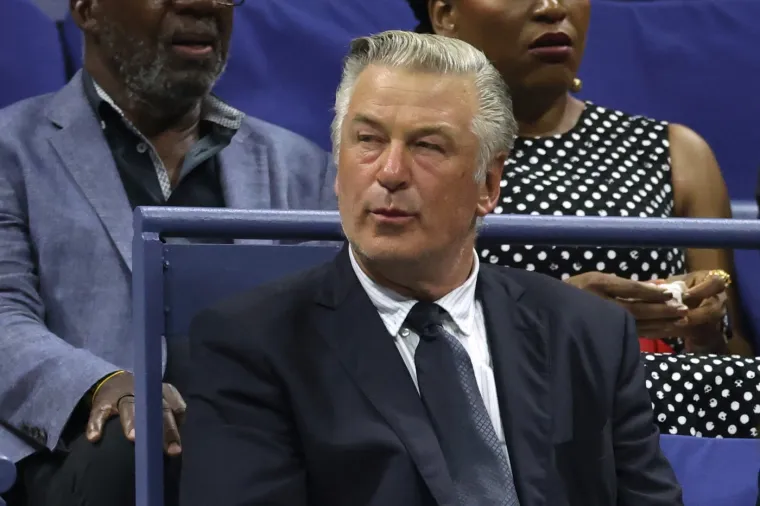 Alec Baldwin pratio je meč Novaka Đokovića: Našao se u društvu atraktivne supruge