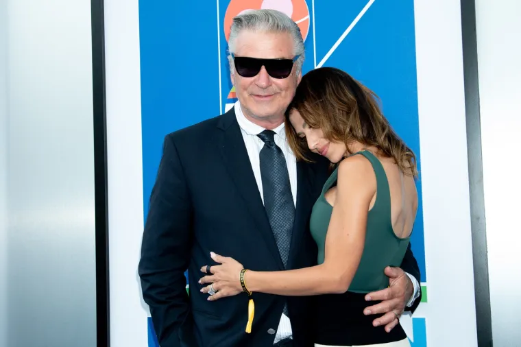Alec Baldwin pratio je meč Novaka Đokovića: Našao se u društvu atraktivne supruge
