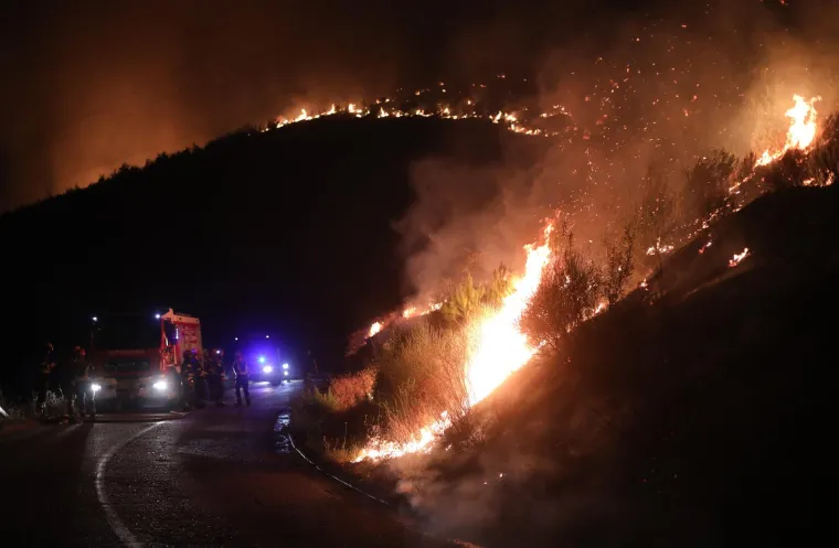 Tri vatrogasca ozlijeđena u zastra&scaron;ujućem požaru u Žrnovnici: Ovako jutro poslije izgleda požari&scaron;te