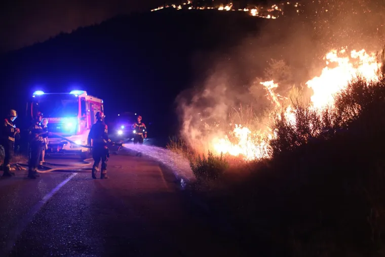Tri vatrogasca ozlijeđena u zastra&scaron;ujućem požaru u Žrnovnici: Ovako jutro poslije izgleda požari&scaron;te