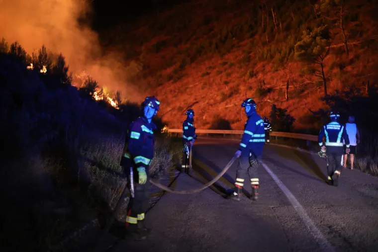 Tri vatrogasca ozlijeđena u zastra&scaron;ujućem požaru u Žrnovnici: Ovako jutro poslije izgleda požari&scaron;te