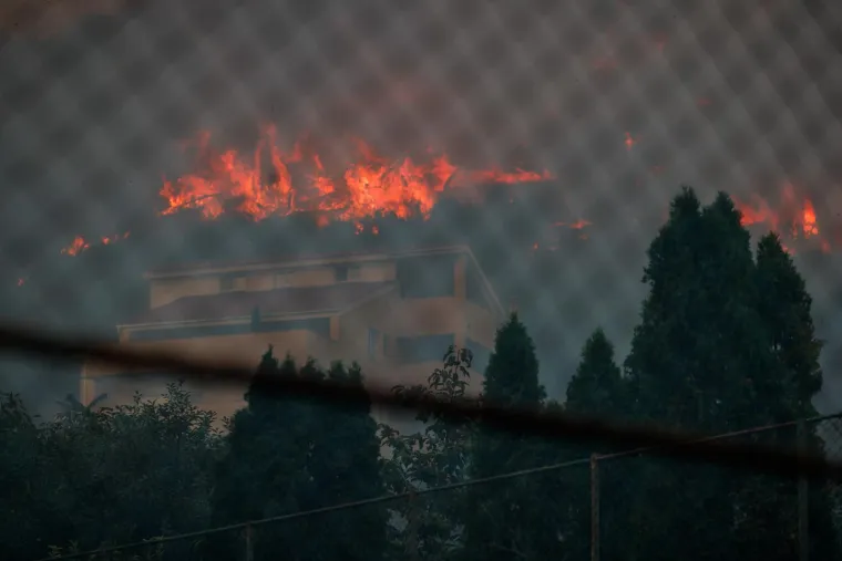 Tri vatrogasca ozlijeđena u zastra&scaron;ujućem požaru u Žrnovnici: Ovako jutro poslije izgleda požari&scaron;te