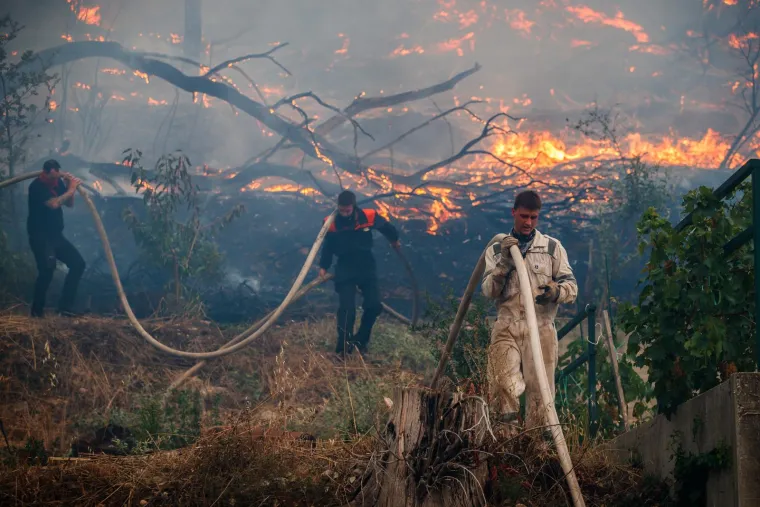 Tri vatrogasca ozlijeđena u zastra&scaron;ujućem požaru u Žrnovnici: Ovako jutro poslije izgleda požari&scaron;te