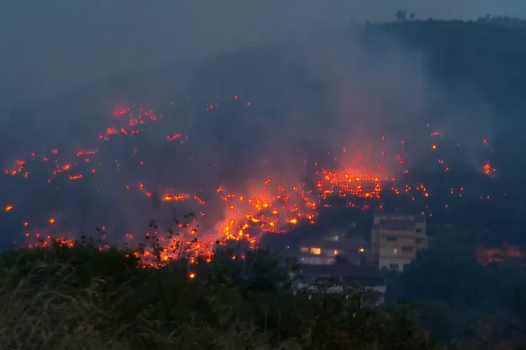 Tri vatrogasca ozlijeđena u zastra&scaron;ujućem požaru u Žrnovnici: Ovako jutro poslije izgleda požari&scaron;te