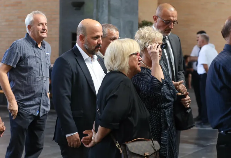 Stotine se oprostile od Predraga Freda Matića, među njima Milanović, stranački kolege, ministar Medved