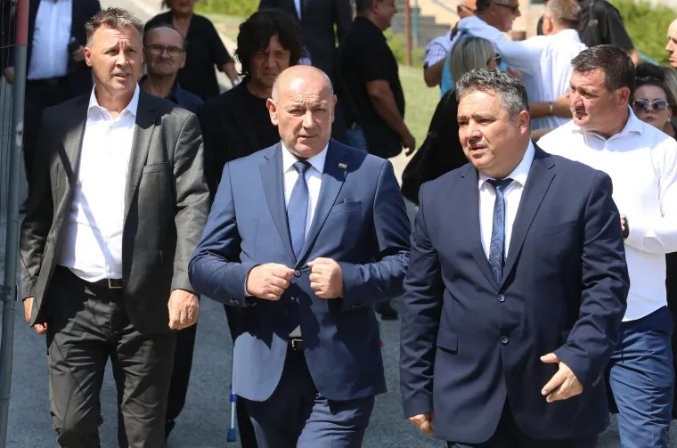Stotine se oprostile od Predraga Freda Matića, među njima Milanović, stranački kolege, ministar Medved