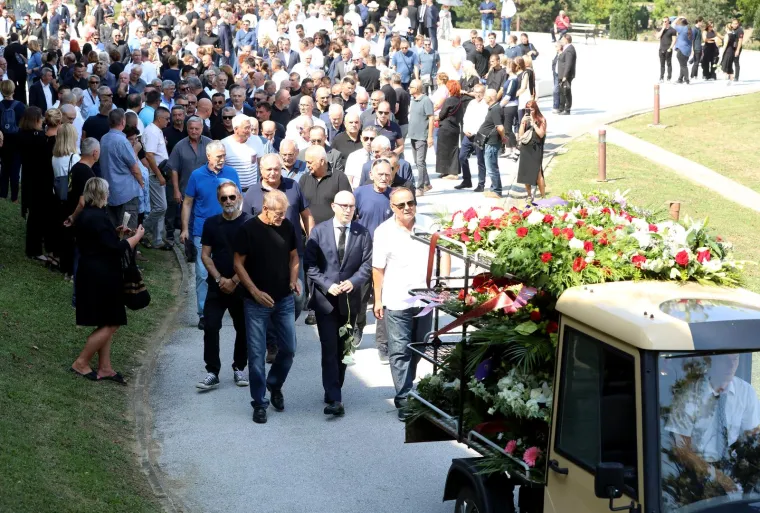 Stotine se oprostile od Predraga Freda Matića, među njima Milanović, stranački kolege, ministar Medved