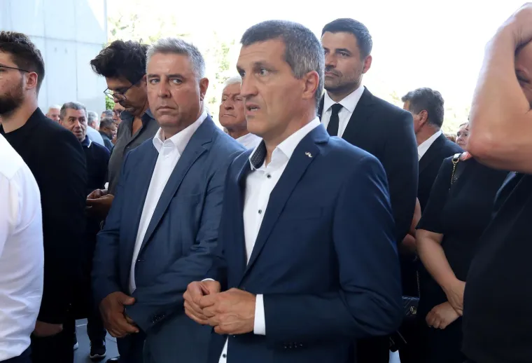Stotine se oprostile od Predraga Freda Matića, među njima Milanović, stranački kolege, ministar Medved