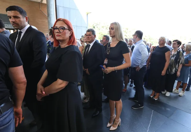 Stotine se oprostile od Predraga Freda Matića, među njima Milanović, stranački kolege, ministar Medved