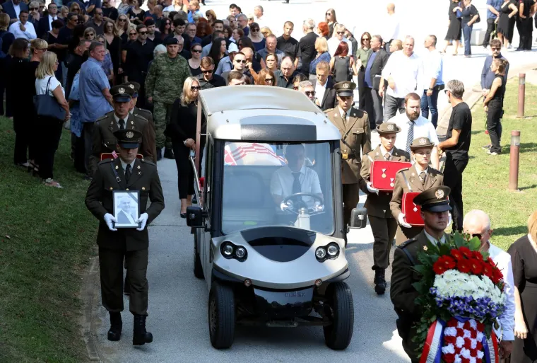 Stotine se oprostile od Predraga Freda Matića, među njima Milanović, stranački kolege, ministar Medved