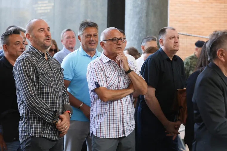 Stotine se oprostile od Predraga Freda Matića, među njima Milanović, stranački kolege, ministar Medved