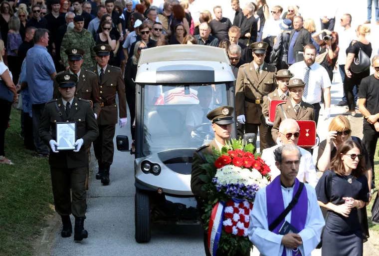 Stotine se oprostile od Predraga Freda Matića, među njima Milanović, stranački kolege, ministar Medved