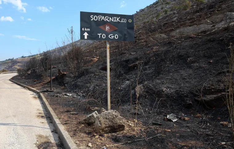 Dan poslije paklene buktinje: Ovako izgleda zgarište u Žrnovnici. Stigli vojnici, čiste teren