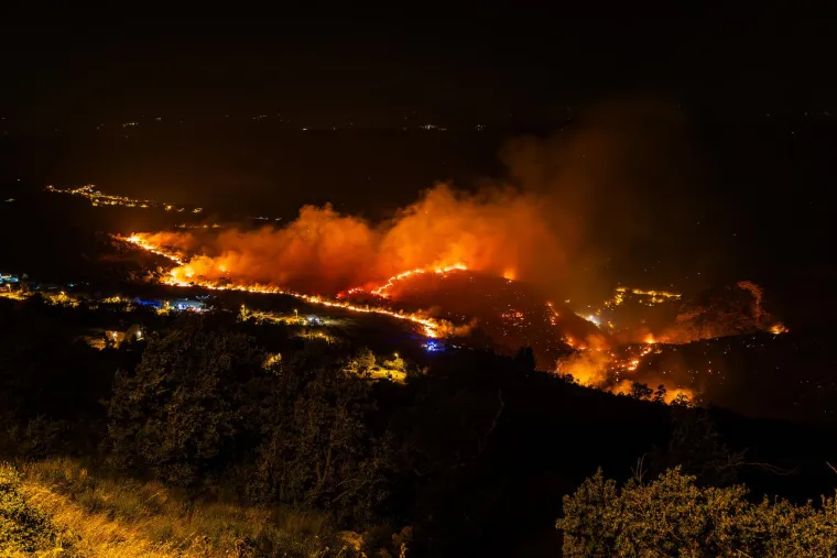Opet gori između Sitnog Gornjeg i Donjeg, buktinja na 15 metara od kuća