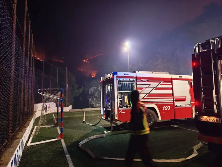 Opet gori između Sitnog Gornjeg i Donjeg, buktinja na 15 metara od kuća