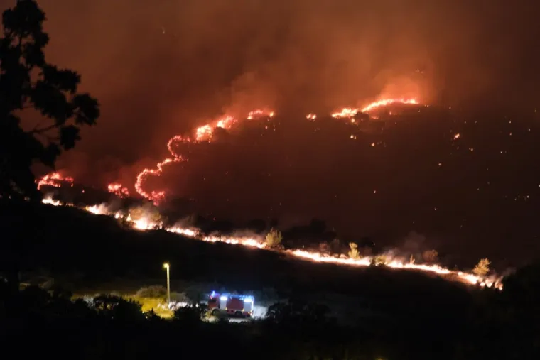 Opet gori između Sitnog Gornjeg i Donjeg, buktinja na 15 metara od kuća