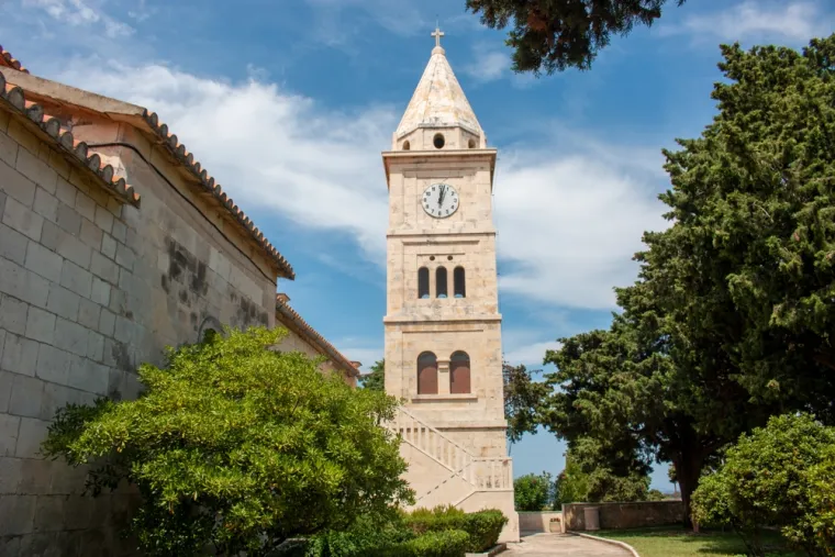 Smještena na istočnoj strani poluotoka, Velika Rudača još je jedna od najpoznatijih gradskih plaža.