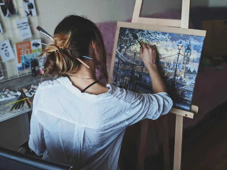 U svojoj knjizi Your Brain On Art, profesorica Susan Magsamen preporučuje bavljenje umjetničkim aktivnostima oko pola sata svaki dan. I ne brinite ako niste kao Picasso - i dalje ćete imati zdravstvene prednosti bez obzira na razinu vaše vještine.