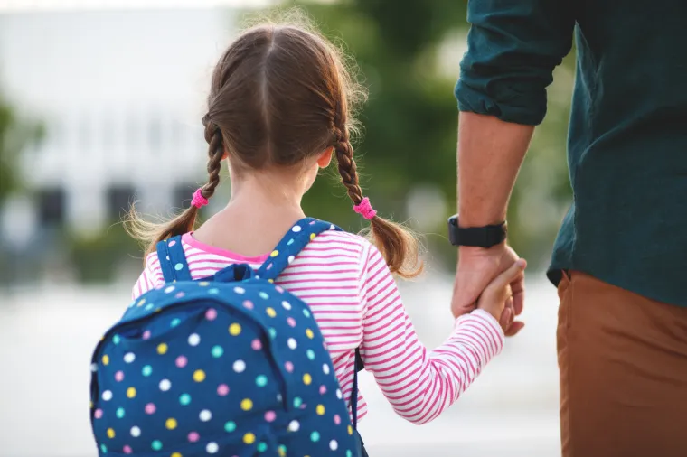 Najviše stresa vjerojatno proživljavaju mališani koji tek kreću u prvi razred osnovne škole, pa smo za vas pripremili sedam važnih savjeta kako ih pripremiti za školu. Naravno, oni vrijede i za starije školarce, a nakon toga slijede savjeti za srednjoškolce.