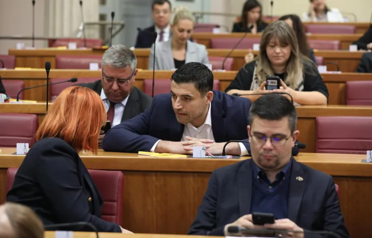 &quot;Mogu samo reći da se na greškama i na vlastitoj koži jako dobro nauči i uvjeren sam da mi se ovo više nikada neće ponoviti&quot;, obećao je Bernardić. 