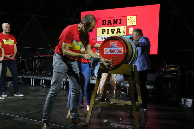 Hrana, pivo, glazba: Otvoreni su 37. Dani piva u Karlovcu: Evo kakva je atmosfera bila