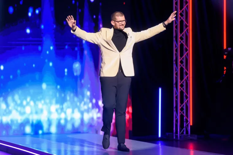 "Kada sam se prijavljivao, imao sam u glavi pobjedu i mislio sam da bih mogao daleko dogurati. Međutim, kada sam u&scaron;ao u show i odradio prvi trening, mislio sam da ipak nema &scaron;anse za to. Trebalo mi je pola showa da uopće pomislim da bih mogao ući u finale", rekao je Mislav ranije za RTL.hr.