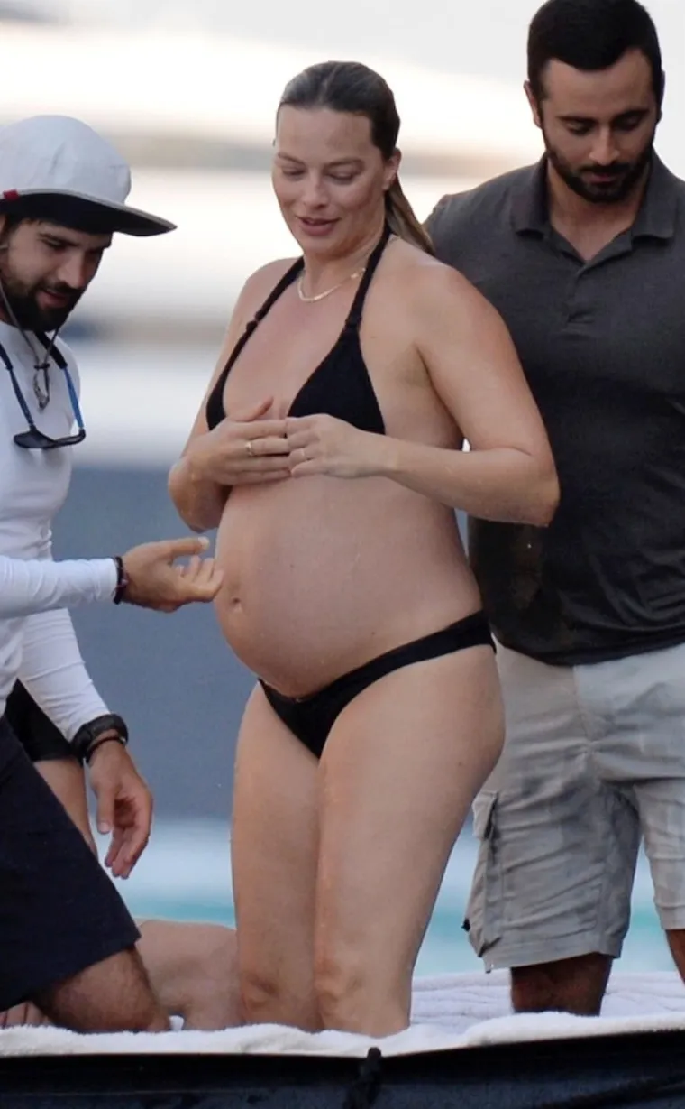 Margot Robbie pokazala trudnički trbu&scaron;čić: Na jet-skiju vozila se u dru&scaron;tvu supruga