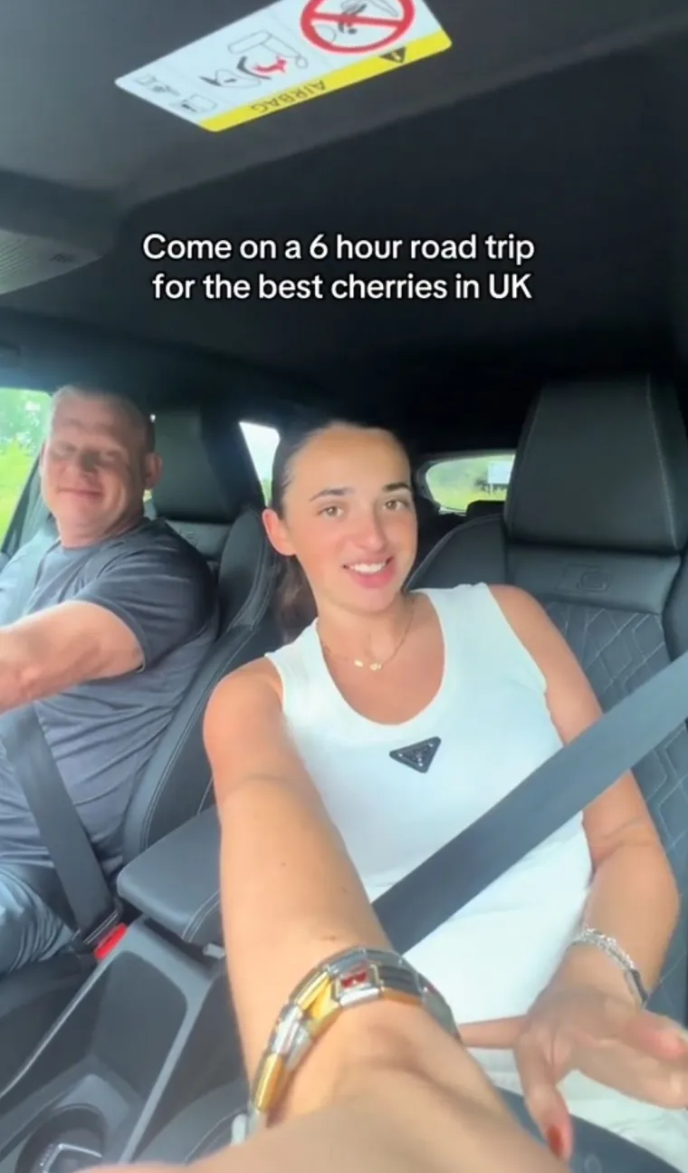 Ellie i njen dečko Mark