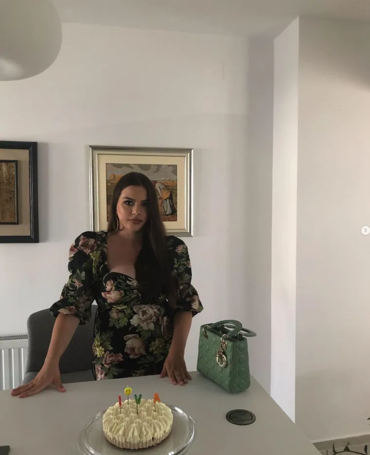 Ona je tada bila u ranim dvadesetima, studirala je pravo, a Vedran je gradio respektabilnu sportsku karijeru.