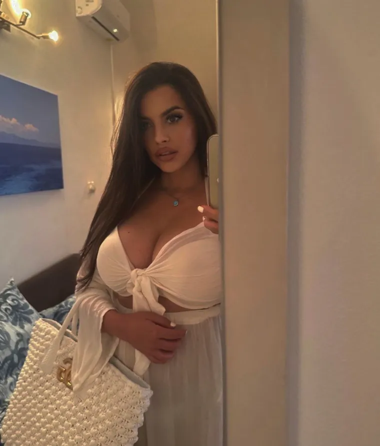 Bila je Ćorlukina fatalna ljubav: Evo kako danas izgleda atraktivna Iva kojoj je Vedran posvetio tetovažu